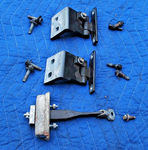 2006 -2010 HUMMER H3 REAR PASSENGER SIDE Door HINGES & STOPPER USED OEM - Picture 1 of 4