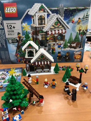 LEGO Winter Toy Shop #10199 - 815 pcs., Excellent pre-owned condition - Picture 3 of 10