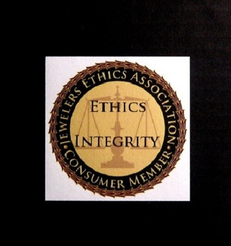 Faceted Yellow Labradorite Necklace Set in 10K Yellow Gold, 4.70 Cts. 14 X 10 MM - Picture 9 of 10