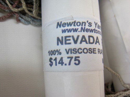 Newton's Yarn Country Nevada Impresión Viscosa Multicolor Rayón 160 Yardas EE. UU. - Imagen 7 de 10