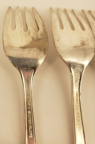 Vintage 1935 Crosby Silver Plate Dessert Salad Forks Set of 6 - Picture 7 of 9