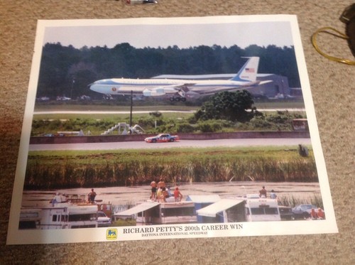 RICHARD PETTY 200TH WIN DAYTONA AIR FORCE ONE LANDING 1984 POSTER - Bild 1 von 5