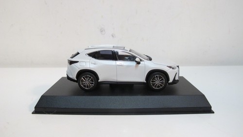 1:43 KYOSHO TOYOTA LEXUS NX450H+ HYBRID WHITE DIECAST CARS - Picture 4 of 7