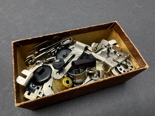 VINTAGE SINGER SEWING MACHINE PARTS - Picture 6 of 8