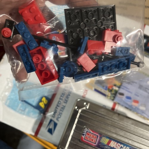 2004 Mega Bloks NASCAR Jeff Gordon #24 Race Car Bulding Blocks Dupont Check Pics - Picture 5 of 7