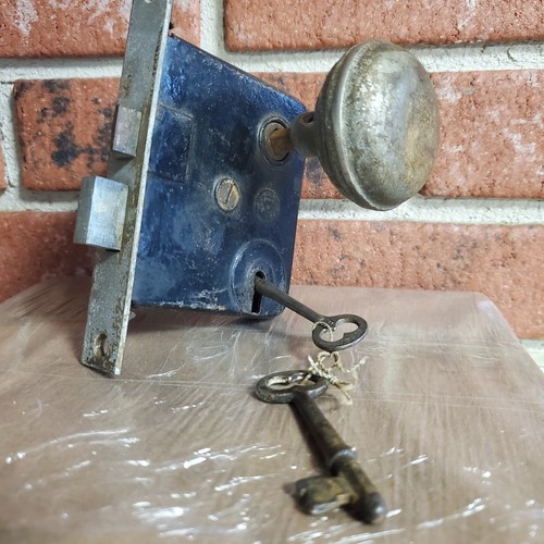 Vintage Steel Door Knob Set w/ Skelton Keys, Backing Plates, Lock Mechanism - Picture 3 of 24