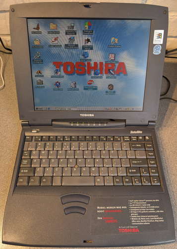 Toshiba Satellite 1690CDT Windows 98 vintage retro computer. Nostalgia laptop.
