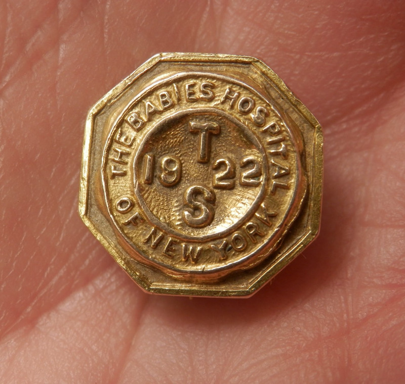 Antique 1922 14K Gold Babies Hospital NY Nursing Pin Signed Daggett & Clap D&C