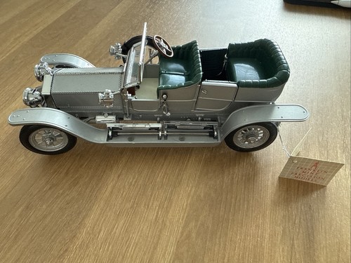 Exclusive Collectible: 1907 Rolls-Royce Silver Ghost Diecast Model - Picture 3 of 6