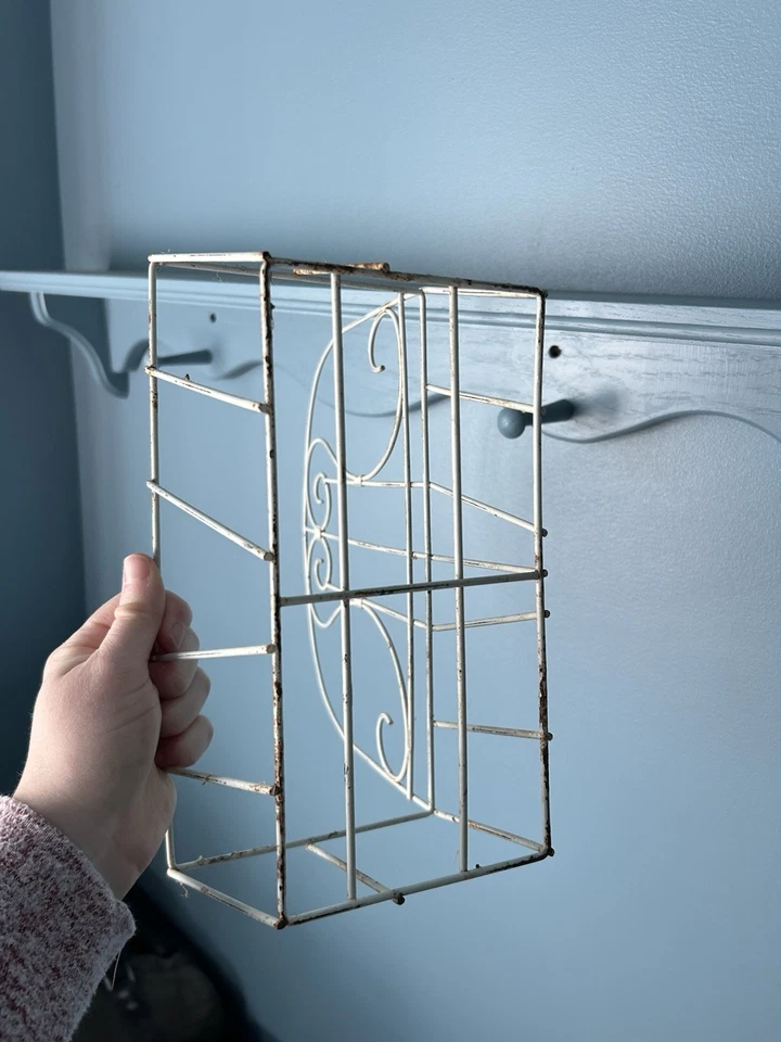 French Country Shabby Chic White Rustic Metal Wire Flowerpot Basket Cottage Core - Image 4 of 4