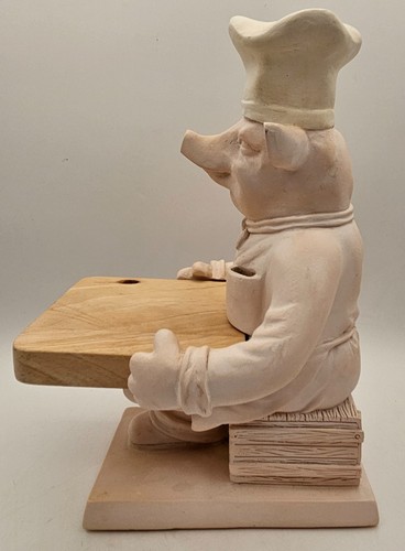 2000 Mud Pie Fleur de Lis Pig Chef Statue w/Charcuterie Cutting Board 11.75" - Picture 2 of 22