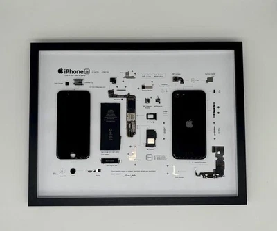 iPhone SE 20 Zerlegt im Rahmen – Technik Kunstwerk – Gerahmte Wanddeko – Schwarz - Bild 1 von 3