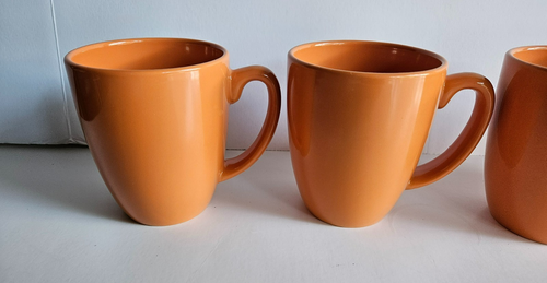 Tazzine da caffè Corelle in gres arancione con tazzine da 12 once Set di 4 - Foto 2 di 9
