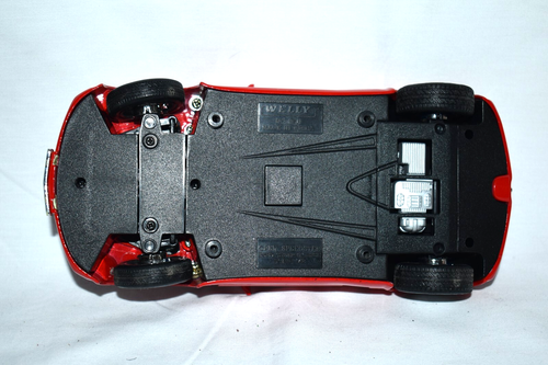 Welly 1:18 Opel Speedster Red Diecast Car - Picture 6 of 6