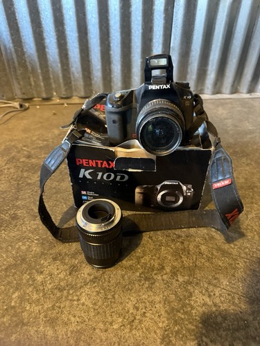 Pentax K10D 10MP Autofokus Digital SLR mit 18-55mm