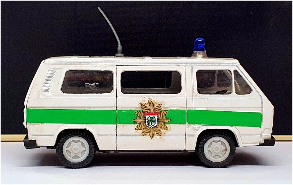 Conrad 1/43 Scale 3066 - Volkswagen Transporter Polizei - White/Green - Image 3 of 4