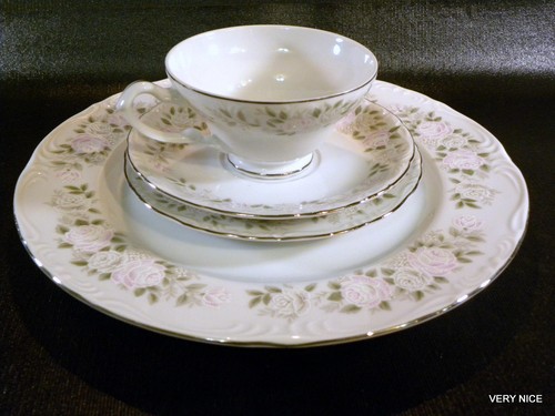 16 piece set of terrific CLASSIC 501 pattern by SHEFFIELD fine china (JAPAN) - Picture 6 of 14