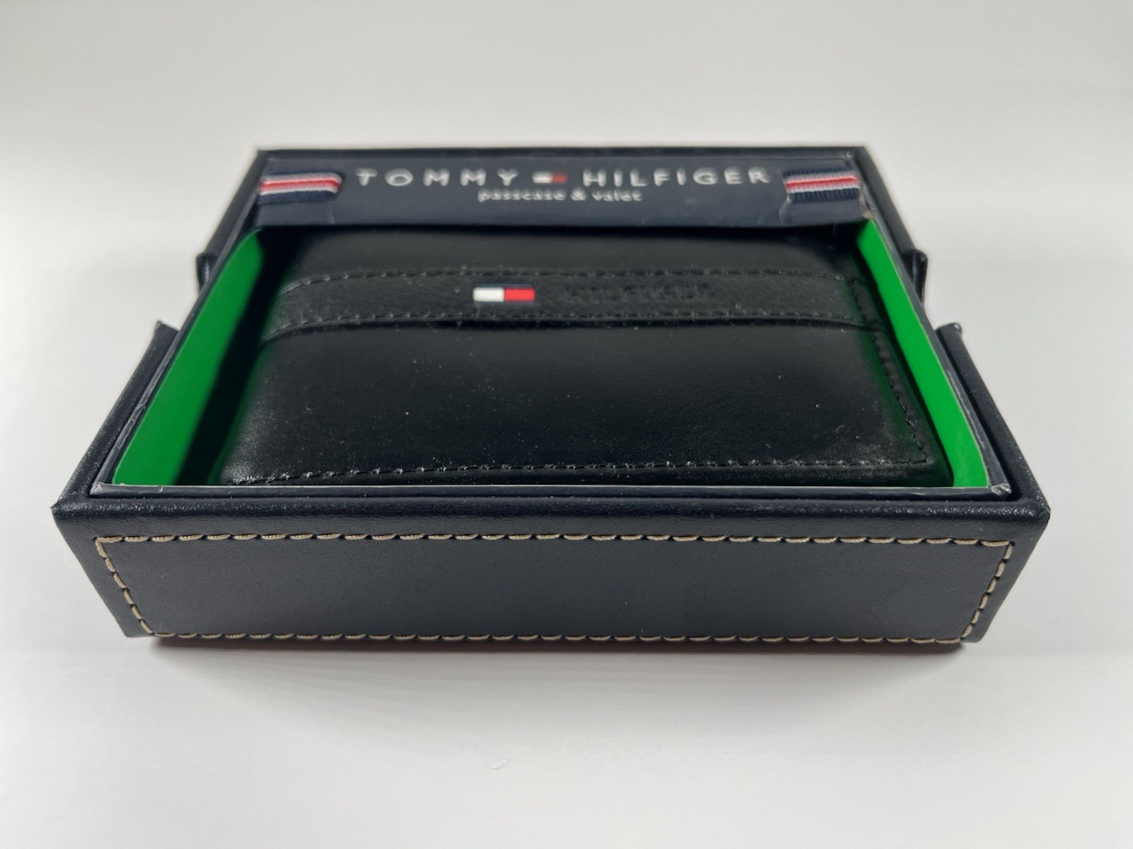 Tommy Hilfiger Men's Leather Ranger Passcase Wallet & Removable Card Case, Black