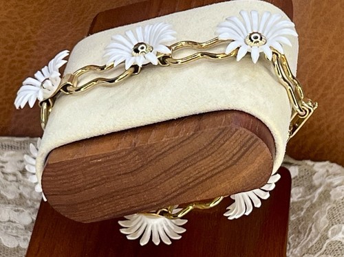 Vintage Sunny Day Daisies White Yellow Flower Link Bracelet Gold Tone 6.75” - Picture 3 of 7