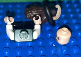 LEGO Minifigures 4195 Disney Pirates of the Caribbean: Angelica Tan Plume Rare