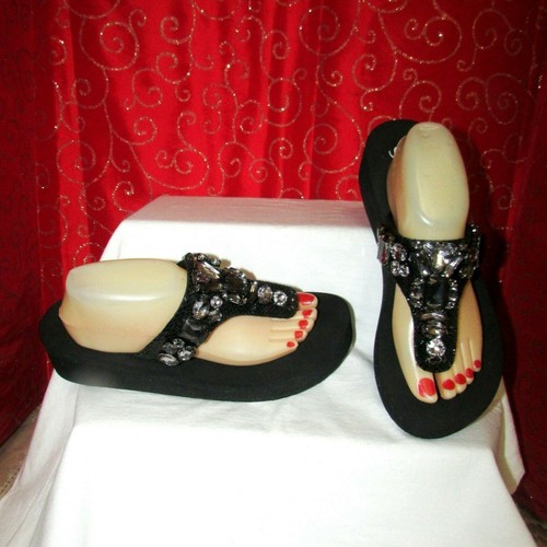 GRAZIE SZ 11 RHINESTONE EMBELLISHED BLACK LEATHER FOAM WEDGE FLIPFLOP SANDALS - Picture 8 of 12