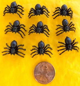 8-NEW-MINIATURE-1-12-DOLL-HOUSE-BLACK-SPIDER-PICNIC-TABLE-FAIRY-GARDEN-PATIO-PET