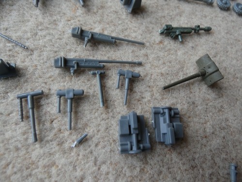 DEUTSCHE PANZERAUTOTEILE & EXTRA TEILE, WAFFEN ETC. LOT 3 - Bild 5 von 14