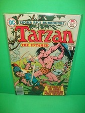 Tarzan #255 ~ vs. Swordsmen From The Past ~ DC Comics ~ 1976  ~ 8.0 VF