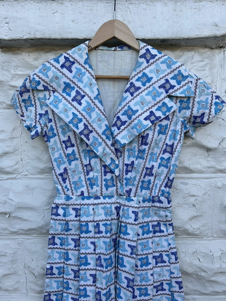 Итальянский винтажный 1950-х годов подходит Расклешенный день платье женщин синий геометрический ручной работы  - Изображение 3 из 4