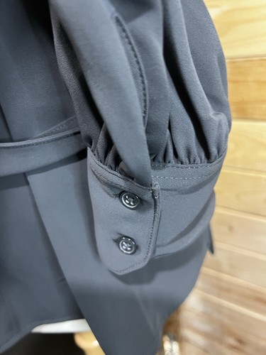 Banana Republic mittelgroße Bluse aus Krepp mit Bindegürtel dunkelgrau Oberteil - Bild 5 von 9