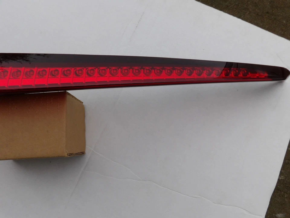 2010 2011 2012 2013 CADILLAC CTS SEDAN 3RD THIRD BRAKE LIGHT HIGH MOUNT LAMP OEM - Image 3 of 4