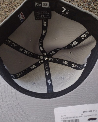 Neu mit Etikett New Era 5950 Toronto Raptors grau/rot eng anliegende Herrenmütze Größe 7 1/2 - Bild 3 von 3