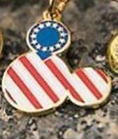 PULSERA DISNEY MICKEY MOUSE AMERICANA CON BANDERA DORADA ALEX Y ANI - Imagen 1 de 1