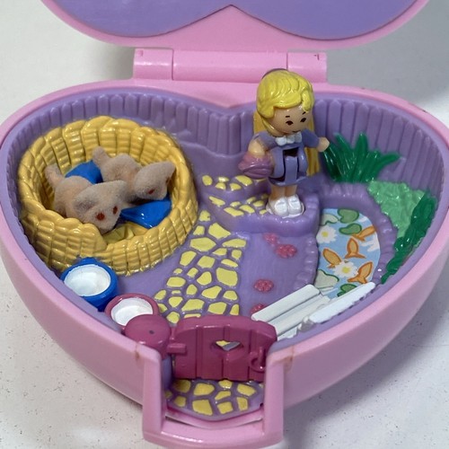 Bluebird Polly Pocket Precious Puppies Playset 1993 with Figure Puppies VGC - Picture 2 of 6