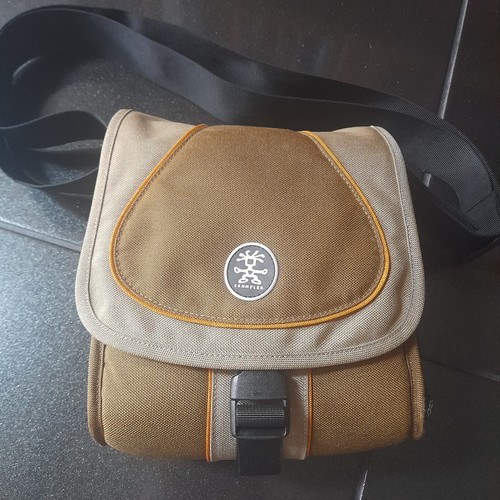 Crumpler Digits Sporty Guy Digitalkamera Tasche gebraucht sehr schön Kahaki