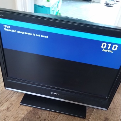 SONY BRAVIA.-KDL 20S3000 20”.  Freeview,  Digital Colour Retro Gaming + Remote - Picture 10 of 12