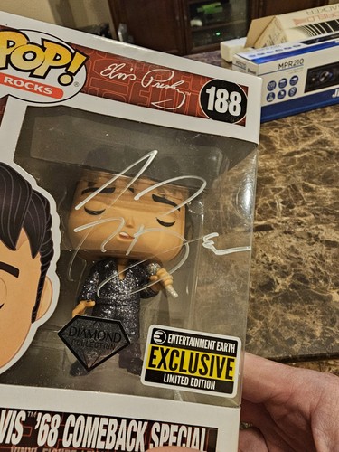Funko Pop! Rocks 188 Elvis 68 Comeback Spcl Diamond Entertainment Earth **SIGNIERT - Bild 2 von 9