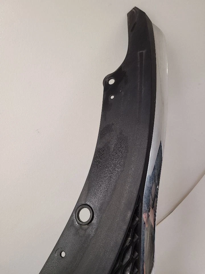 2015 - 2017 CHRYSLER 200 Grille Sedan Upper Dark Gray Grille Chrome Moulding Foto 4 de 4