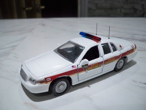1:43rd Code3 FORD CROWN VICTORIA SOUTH DAKOTA HIGHWAY PATROL K-9 UNIT