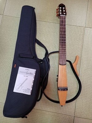 YAMAHA SLG-100N silent guitar with headphones, good condition
