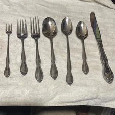 Oneida STRATHMORE DELUXE 7 Piece Set Stainless Flatware Spoon Fork Knife