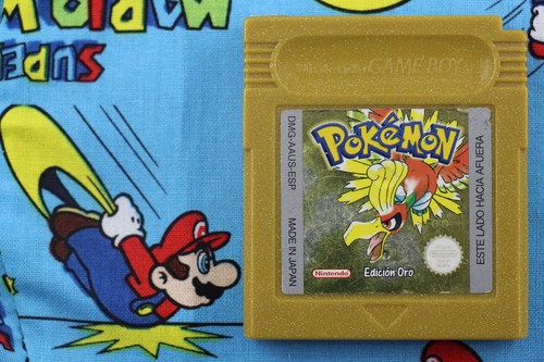 NINTENDO GAME BOY POKEMON EDICION ORO ORIGINAL PILA NUEVA CARTUCHO PAL ESPAÑA - Picture 1 of 3