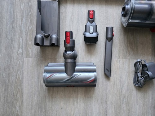 Dyson V11 Absolute Handheld Stick Cordless Vacuum Cleaner Vgc - Picture 2 of 8