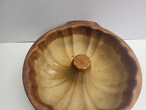 The Pampered Chef 10" Round Bundt Pan Stoneware Family Heritage Made in USA - Picture 5 of 12