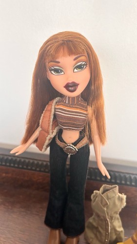 Bratz Xpress It Meygan Doll with Clothes and Accessories Jeans, Dress, Shoes - Picture 4 of 5