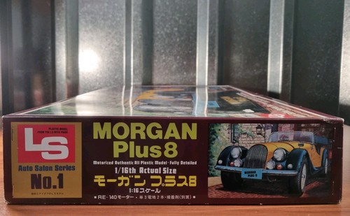 Vintage LS Morgan Plus 8 – 1:16 Scale Motorised Kit – Auto Salon Series No.1 - Picture 6 of 16