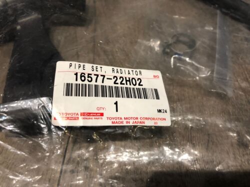 Genuine Toyota Corolla Matrix Radiator Connector Pipe Hose 16577-22H02 OEM - Picture 2 of 6