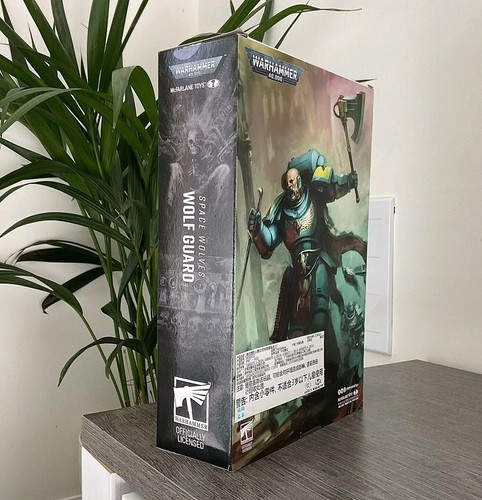 McFarlane Toys Warhammer 40K Statue Space Wolves Wolf Guard Action Figure 18 CM - Picture 7 of 8