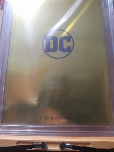 CATWOMAN #13 CGC S.S 9.4 Gold Foil DC Boutique Edition! S. ARTGERM LAU SIGNED! - Picture 15 of 21