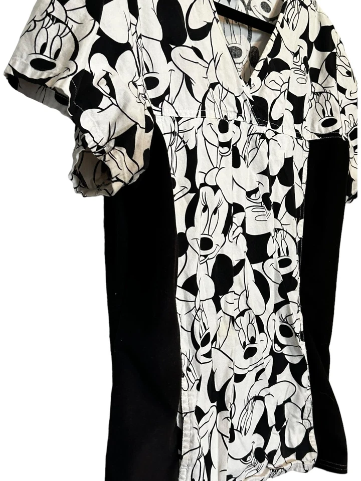 Tooniforms by Cherokee Women's V-Neck Disney Minnie Mouse Print Scrub Top size L - Image 2 of 4